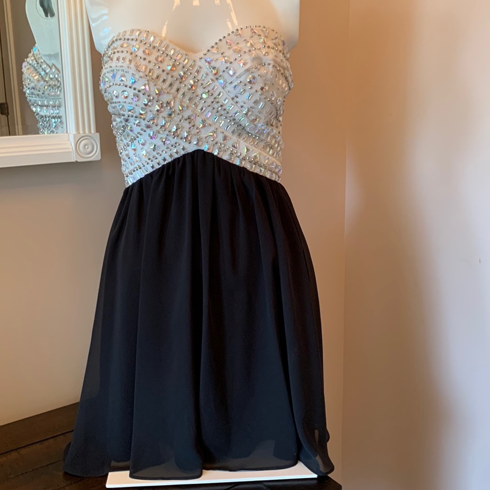 Windsor Formal / Semi Formal Baby Doll Style Strapless Dress • Size 1/2